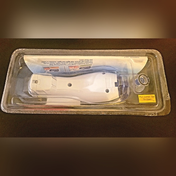 Reynolds handi-vac vacuum sealer starter kit! Never been opened! - Picture 7 of 7